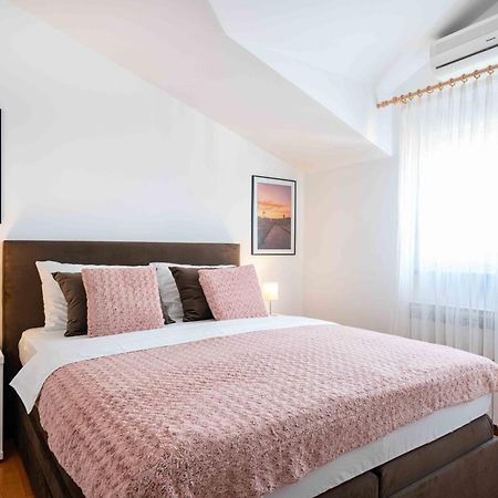 Apartments Valentino Vodice Eksteriør billede