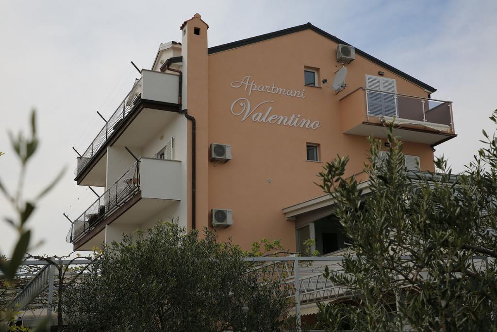 Apartments Valentino Vodice Eksteriør billede