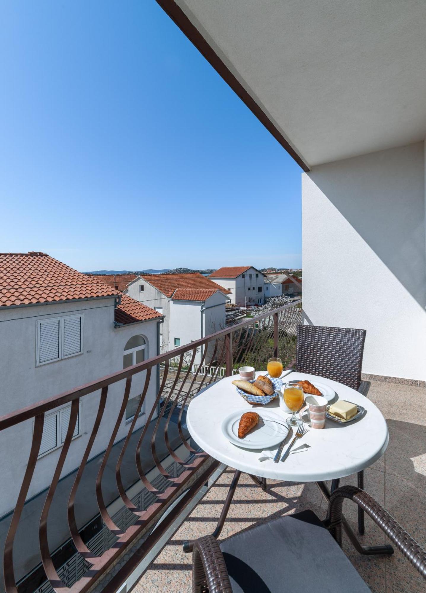 Apartments Valentino Vodice Eksteriør billede