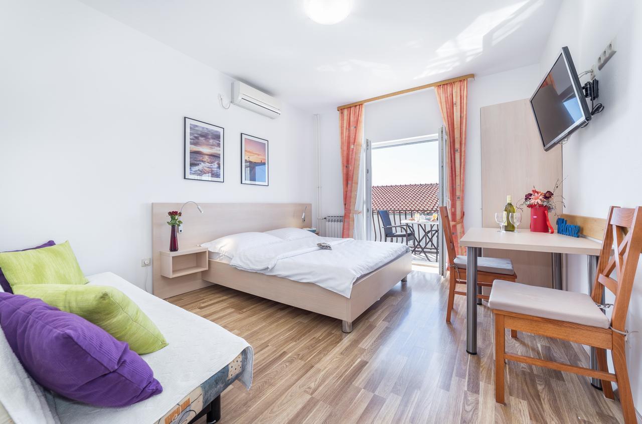 Apartments Valentino Vodice Eksteriør billede