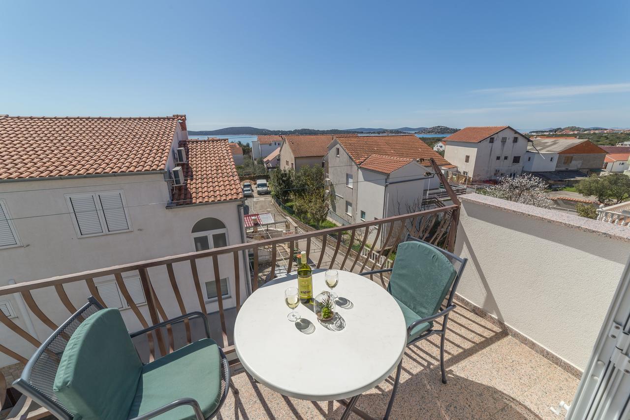 Apartments Valentino Vodice Eksteriør billede