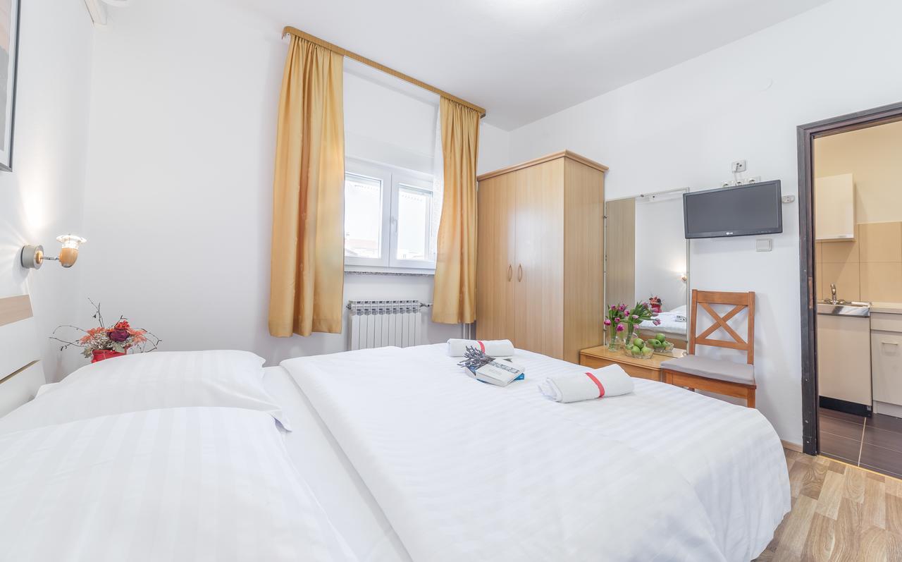 Apartments Valentino Vodice Eksteriør billede